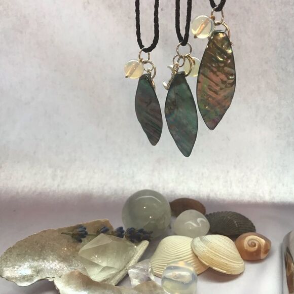 MOONSTONE & MOTHER OF PEARL NECKLACE - Picture 11 of 13